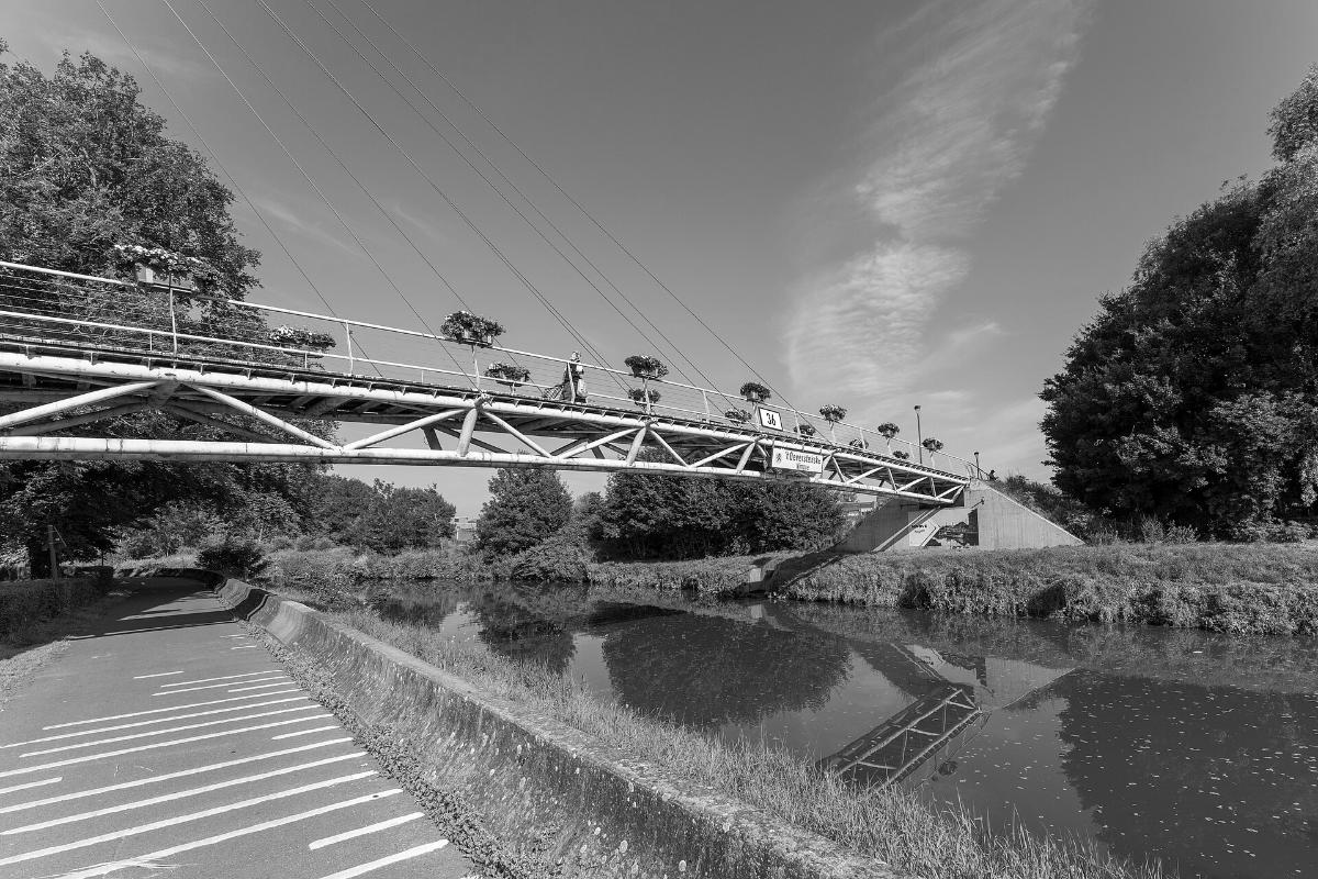 Fiets- en voetgangersbrug 't Oeverstekske over de Dender in Ninove
